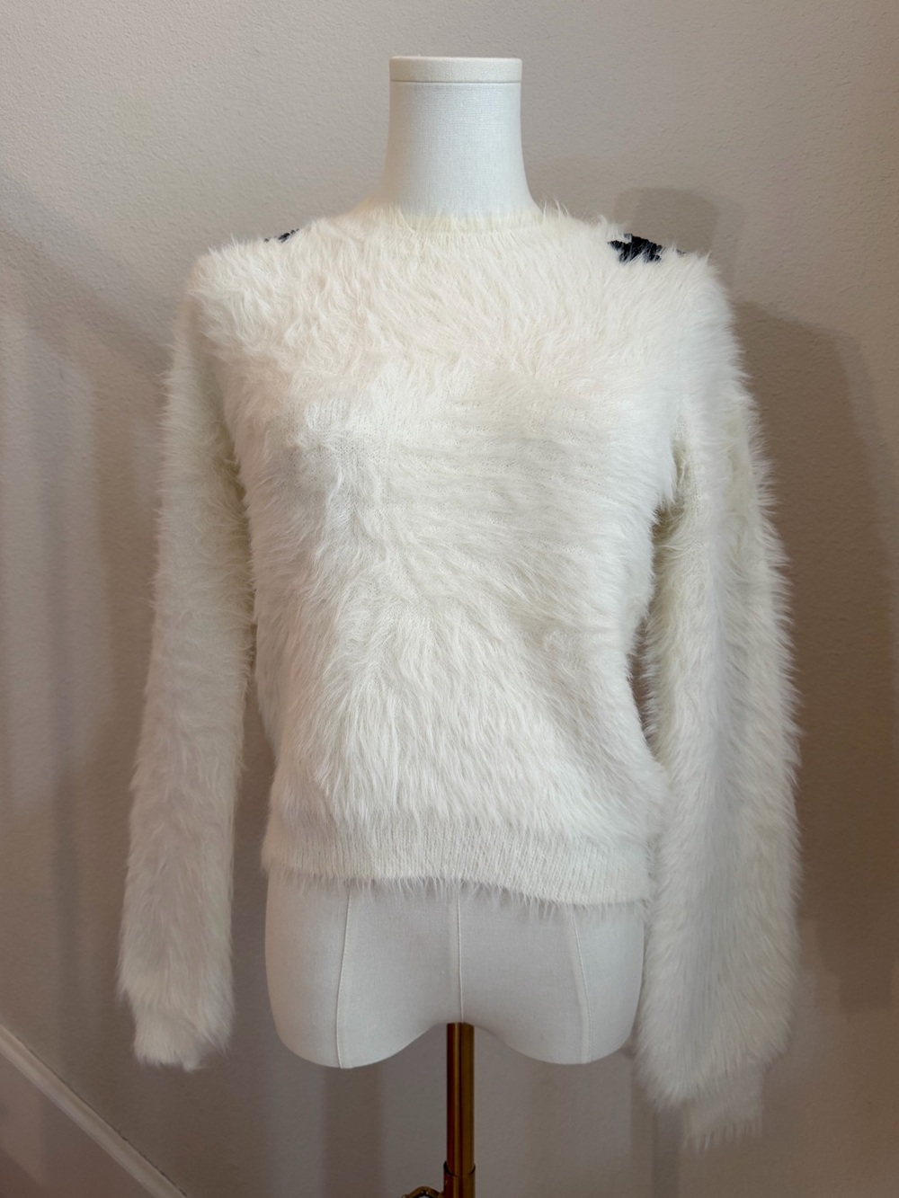 Gianni Bini Plush White Crewneck Sweater